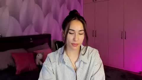 Snapshot of shy_bambiii chatting on January 2025 02:40:02 AM Mika online show from January 2025 02:40:02 AM