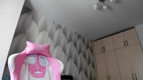 Snapshot of shy_bambiii chatting on February 2025 06:40:01 AM Mika online show from February 2025 06:40:01 AM