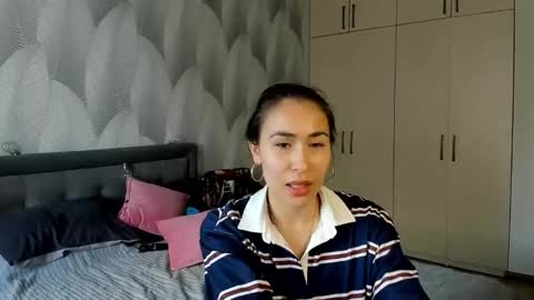 Snapshot of shy_bambiii chatting on September 2025 08:03:02 AM Mika online show from September 2025 08:03:02 AM