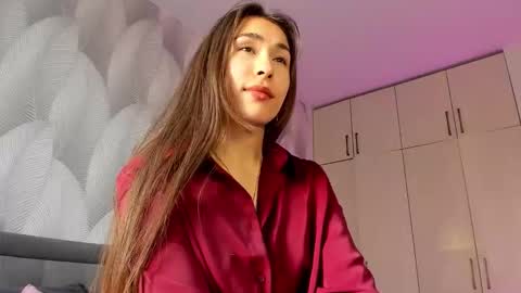 Snapshot of shy_bambiii chatting on September 2025 01:32:02 AM Mika online show from September 2025 01:32:02 AM