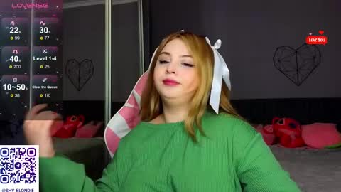 Snapshot of shy_blondiee chatting on January 2025 11:18:01 PM Molly online show from January 2025 11:18:01 PM