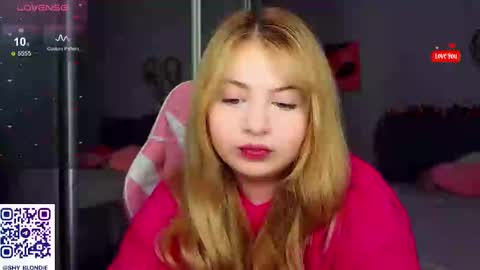 Snapshot of shy_blondiee chatting on January 2025 10:52:02 PM Molly online show from January 2025 10:52:02 PM