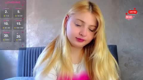 Snapshot of shy_blondiee chatting on March 2025 12:15:01 PM Molly online show from March 2025 12:15:01 PM