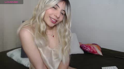 Snapshot of shy_kloe chatting on November 2025 12:54:01 AM Kloe online show from November 2025 12:54:01 AM