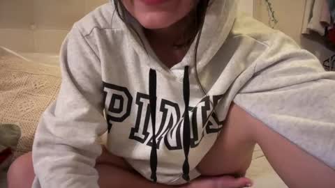 Snapshot of shyangie24 chatting on February 2025 03:53:01 AM Angeline 3 independent come here when am horny... online show from February 2025 03:53:01 AM