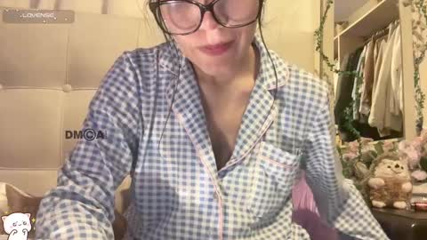 Snapshot of shyangie24 chatting on September 2025 05:01:02 AM Angeline 3 independent come here when am horny... online show from September 2025 05:01:02 AM