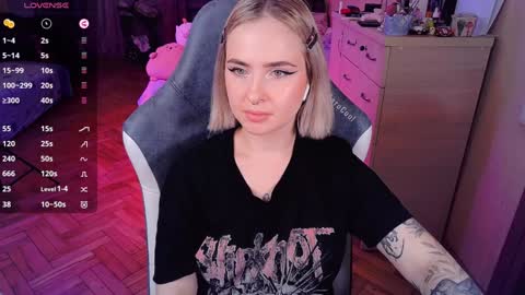 Snapshot of shyfoxxxy chatting on January 2025 04:17:02 PM Effie online show from January 2025 04:17:02 PM