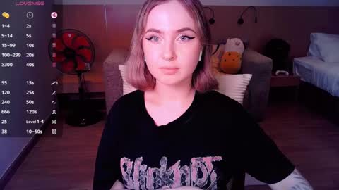 Snapshot of shyfoxxxy chatting on March 2025 08:01:02 PM Effie online show from March 2025 08:01:02 PM