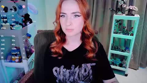 Snapshot of shyfoxxxy chatting on April 2026 06:49:01 AM Effie online show from April 2026 06:49:01 AM