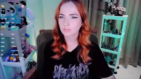 Snapshot of shyfoxxxy chatting on April 2026 07:01:01 AM Effie online show from April 2026 07:01:01 AM