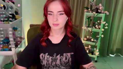 Snapshot of shyfoxxxy chatting on June 2026 06:41:01 AM Effie online show from June 2026 06:41:01 AM