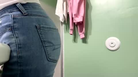 Snapshot of shyg1r1 chatting on February 2025 08:34:02 PM Sasha online show from February 2025 08:34:02 PM