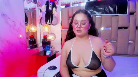 Shyly online show from October 2025 05:18:02 AM