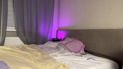 Amelia online show from October 2025 07:22:01 PM