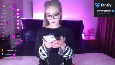 Snapshot of shysweetrish chatting on October 2025 02:31:01 AM shysweetrish online show from October 2025 02:31:01 AM