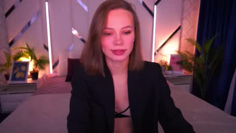 shyysiren online show from December 2025 08:53:01 AM