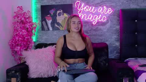 Snapshot of siamarlin chatting on November 2025 10:31:02 PM siamarlin online show from November 2025 10:31:02 PM