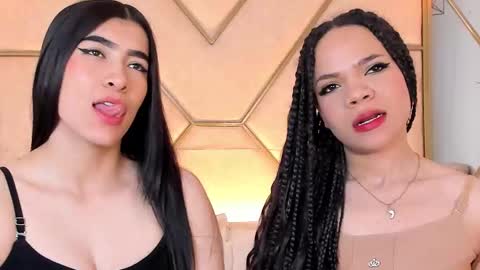 Siara and Zoe tattoo online show from December 2025 11:00:01 PM