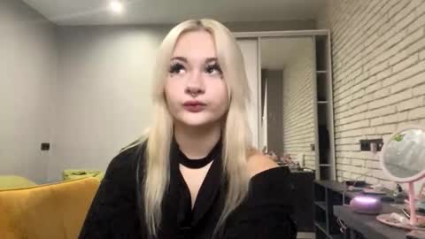 Snapshot of sibylbernhard chatting on December 2025 12:11:02 PM Viki online show from December 2025 12:11:02 PM