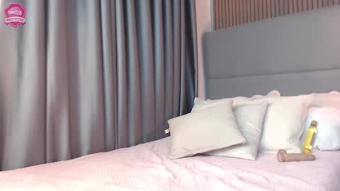 Snapshot of sienna_blake_ chatting on January 2025 11:18:01 PM Sienna Blake online show from January 2025 11:18:01 PM