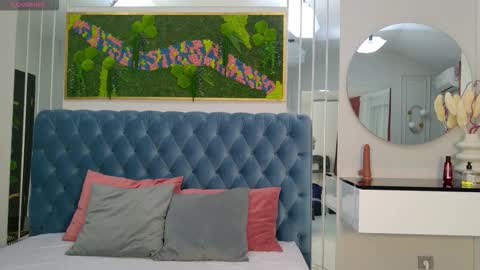 Sienna online show from January 2026 05:02:02 AM