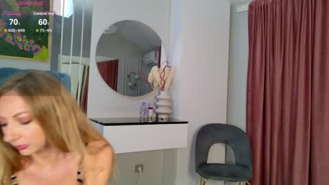 Snapshot of siennapierce chatting on June 2026 11:12:02 AM Sienna online show from June 2026 11:12:02 AM