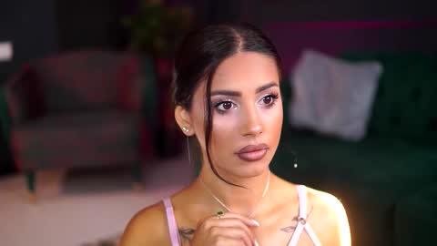 Snapshot of siennaruh chatting on September 2025 06:24:01 AM Sienna online show from September 2025 06:24:01 AM