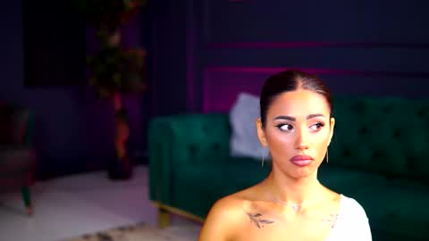 Snapshot of siennaruh chatting on September 2025 06:36:01 AM Sienna online show from September 2025 06:36:01 AM