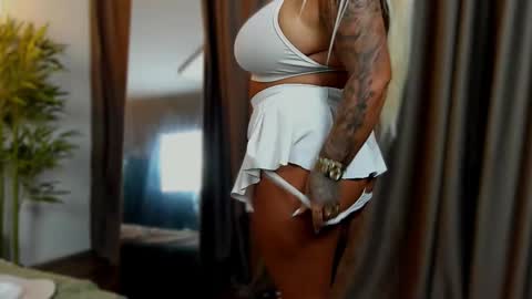 Snapshot of sierra_quinn chatting on September 2025 07:51:02 AM Sierra online show from September 2025 07:51:02 AM