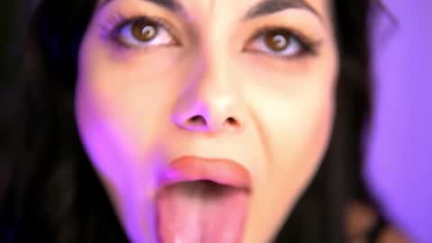 Snapshot of sierravyx chatting on November 2025 11:00:02 AM Maria online show from November 2025 11:00:02 AM