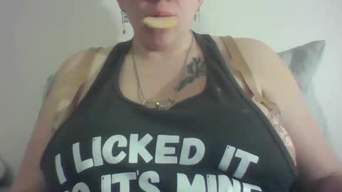 Snapshot of sifgoddess chatting on December 2025 01:22:02 AM Lady Sif online show from December 2025 01:22:02 AM