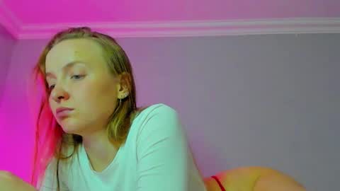 Mila online show from October 2025 07:09:02 PM