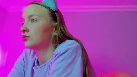 Mila online show from October 2025 07:23:02 AM