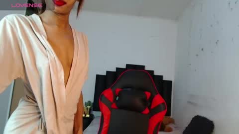 Snapshot of silky_indian69 chatting on October 2025 01:47:02 AM Niki online show from October 2025 01:47:02 AM