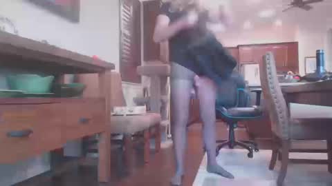 Snapshot of silkylvr chatting on October 2025 03:00:01 PM Silkylvr Crossdresser online show from October 2025 03:00:01 PM