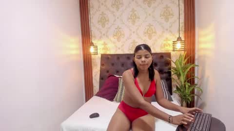 Silvanadelatorre online show from April 2026 07:03:01 PM