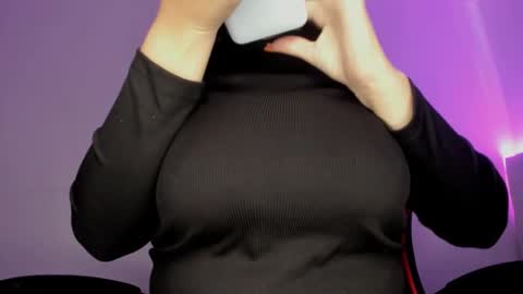 Snapshot of silvia_richiej chatting on November 2025 05:46:02 PM silvia online show from November 2025 05:46:02 PM