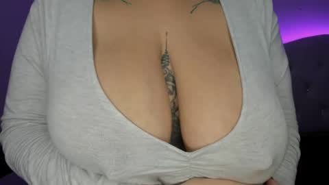 Snapshot of silviarichie_jade chatting on October 2025 07:27:02 PM silvia online show from October 2025 07:27:02 PM