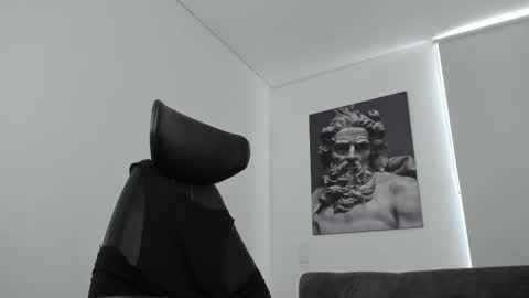 simon_leon01 online show from October 2025 12:57:02 PM