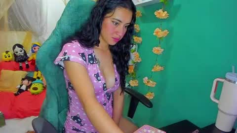 Snapshot of simone_simpson chatting on June 2026 01:54:02 AM Simon Simpson Modelo Independiente online show from June 2026 01:54:02 AM
