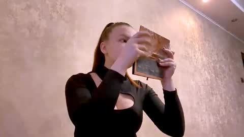 Snapshot of simoneathearn chatting on November 2025 12:13:01 PM Simona online show from November 2025 12:13:01 PM