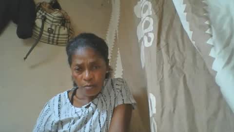 Snapshot of simonettee chatting on November 2025 06:54:01 PM simonettee online show from November 2025 06:54:01 PM