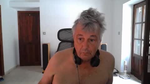 Snapshot of simonthenudist chatting on September 2025 04:01:02 AM Simon online show from September 2025 04:01:02 AM