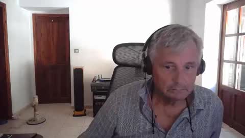 Snapshot of simonthenudist chatting on October 2025 10:34:02 AM Simon online show from October 2025 10:34:02 AM