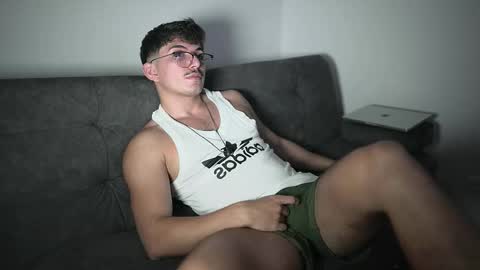 Snapshot of simoon_01 chatting on October 2025 03:40:01 AM SIMOON online show from October 2025 03:40:01 AM