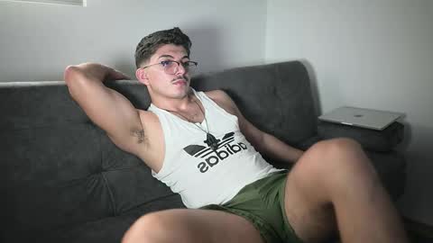 Snapshot of simoon_01 chatting on October 2025 10:11:01 PM SIMOON online show from October 2025 10:11:01 PM