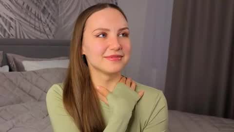 Snapshot of simplyzoe chatting on February 2026 04:10:02 AM Zoe online show from February 2026 04:10:02 AM