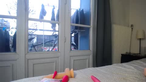 Snapshot of simur_sahso chatting on December 2024 03:39:01 PM Sofi wed. - sat. 11am - 11 pm and Santi with Sofi sun.. - tue. 11 am - 5 pm  europe online show from December 2024 03:39:01 PM