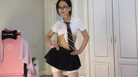 Snapshot of sinsemillaa chatting on May 2026 03:41:01 PM Ellie online show from May 2026 03:41:01 PM