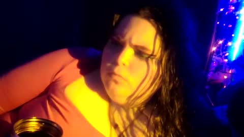 Siofra online show from November 2025 11:42:02 AM